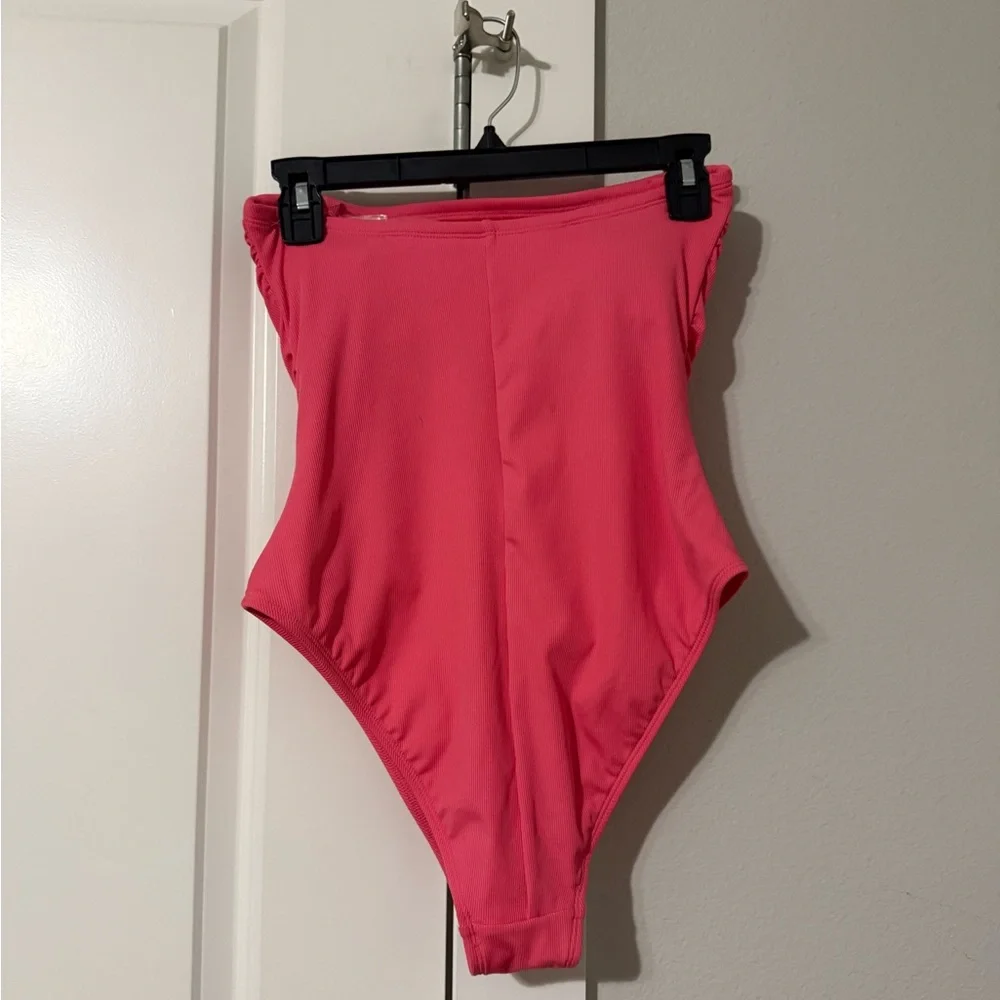 NWT! Shade & Shore Women’s High Leg Cheeky Pink Strapless Swimsuit, Size Medium! - Picture 3 of 7
